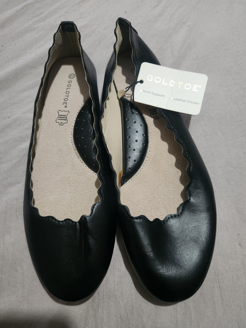 Gold Toe Women's Black Scalloped Ballet Flats